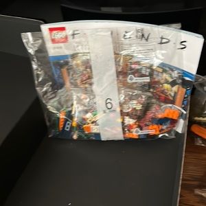 I am selling this BNWT Lego building set of the “Friends” cast at “Central Perk”